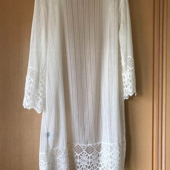 Women's white top - Picture 2 of 2